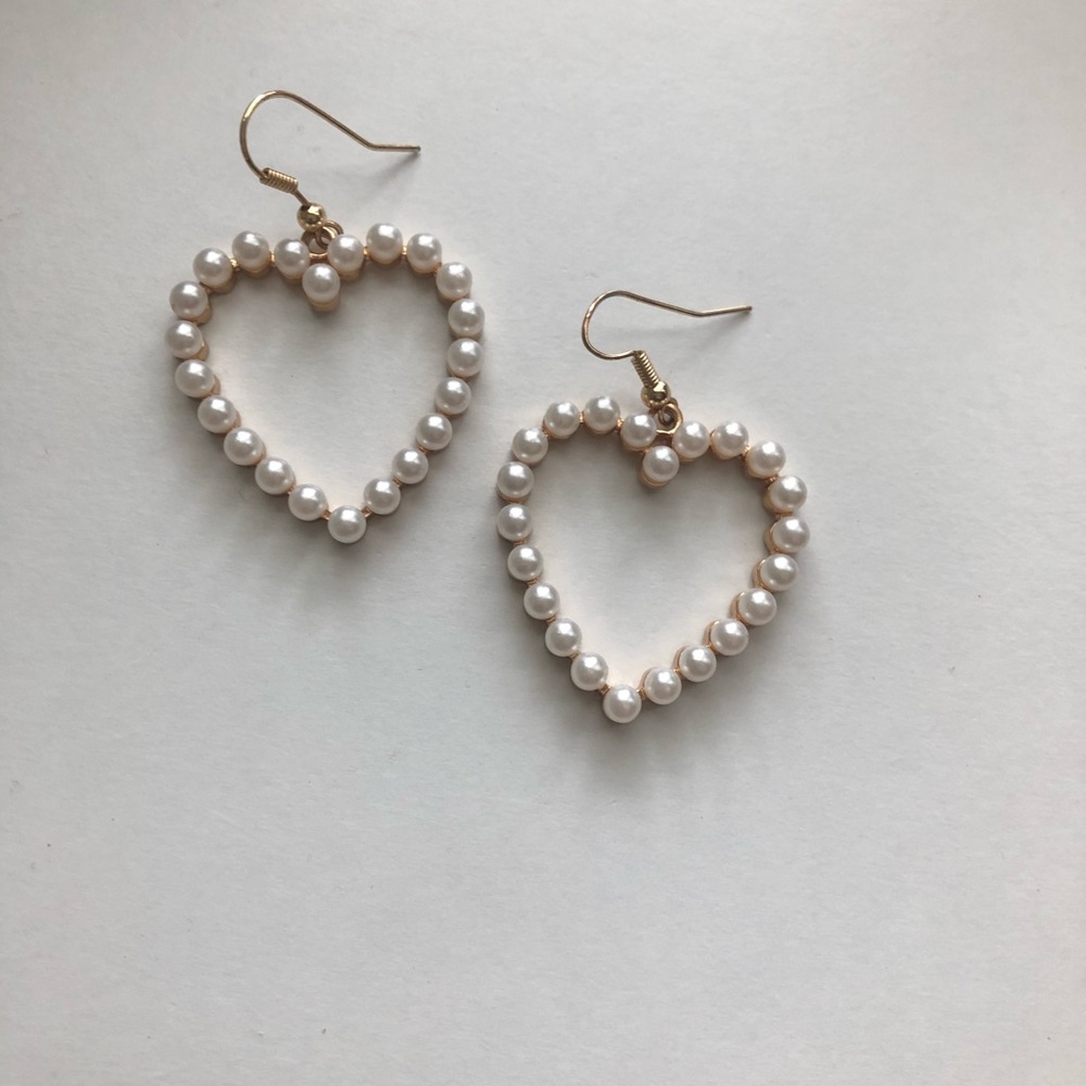 Heart pearl earrings